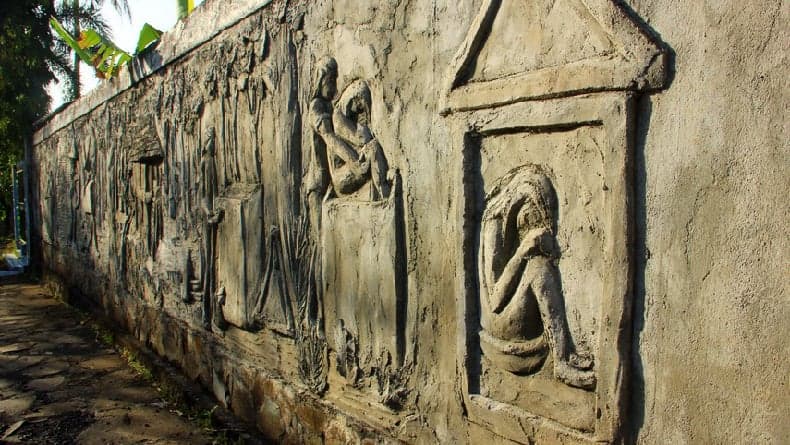 Tradisi Pemakaman Suku Minahasa yang Unik: Jenazah Diletakkan dalam Batu Kotak Berongga Tradisi Pemakaman Suku Minahasa yang Unik: Jenazah Diletakkan dalam Batu Kotak Berongga