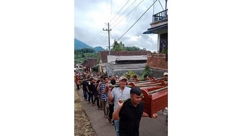 Viral, Rombongan Pengantin Pria Jawa Bawa Banyak Jodang Viral, Rombongan Pengantin Pria Jawa Bawa Banyak Jodang