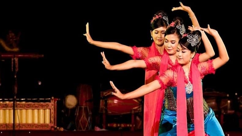 10 Contoh Tarian asal Jawa Barat yang Populer, dari Jaipong hingga Ketuk Tilu Keser 10 Contoh Tarian asal Jawa Barat yang Populer, dari Jaipong hingga Ketuk Tilu Keser