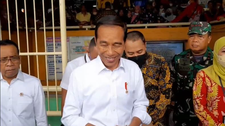 Kunjungi Pasar Wonokromo Surabaya, Jokowi: Harga Bahan Pokok Stabil Kunjungi Pasar Wonokromo Surabaya, Jokowi: Harga Bahan Pokok Stabil