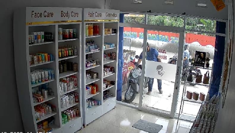 Maling Bersenpi Sasar Toko Kecantikan di Bekasi, 1 Motor Pengunjung Raib Maling Bersenpi Sasar Toko Kecantikan di Bekasi, 1 Motor Pengunjung Raib