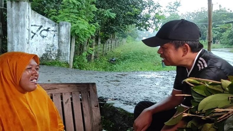 Penjual Rambutan di Indramayu Bikin Dedi Mulyadi Menangis, Ada Apa? Penjual Rambutan di Indramayu Bikin Dedi Mulyadi Menangis, Ada Apa?