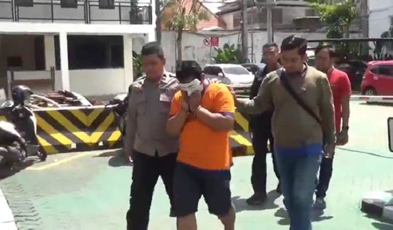 Guru Surabaya Cabuli 7 Siswi SD di Sekolah, Termotivasi Film Porno Guru Surabaya Cabuli 7 Siswi SD di Sekolah, Termotivasi Film Porno