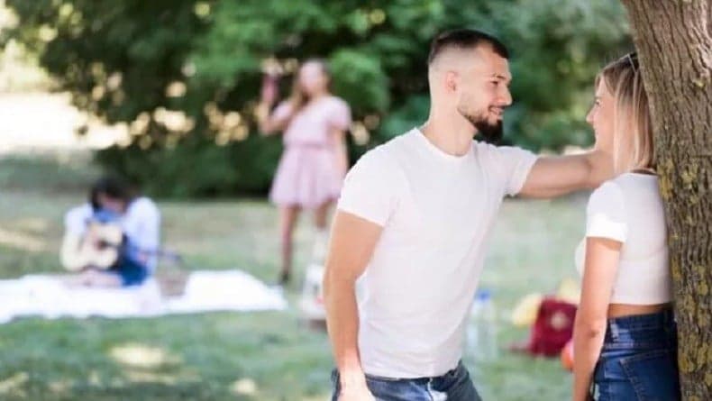 Mengenal Apa Itu Flirty, Ternyata Bukan Genit atau Tebar Pesona Mengenal Apa Itu Flirty, Ternyata Bukan Genit atau Tebar Pesona