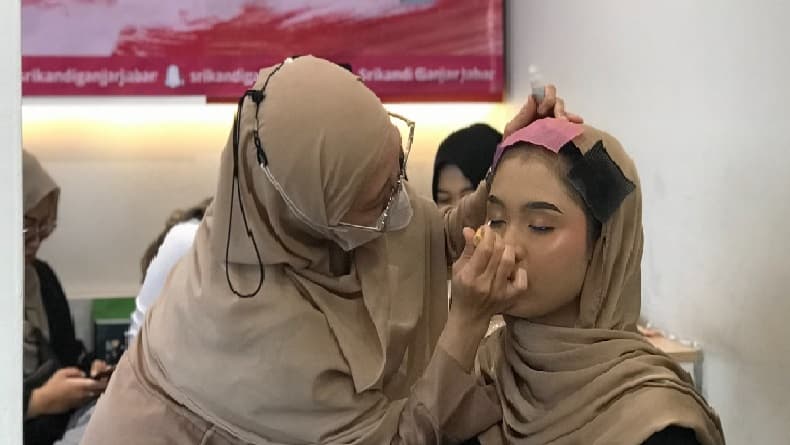 Perempuan Milenial Bandung Antusias Ikut Beauty Class Tips and Trick Quick Make Up Perempuan Milenial Bandung Antusias Ikut Beauty Class Tips and Trick Quick Make Up