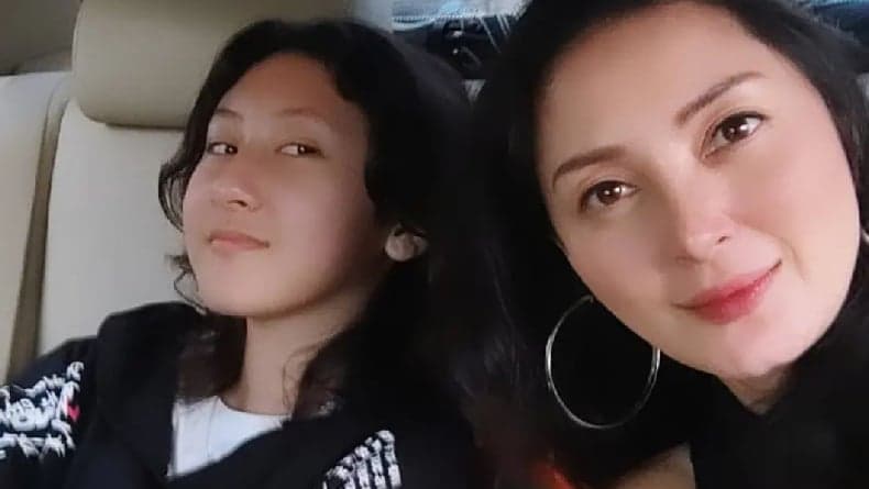 Potret Fara Miyako Emi, Anak Bungsu Della Puspita yang Berdarah Jepang Potret Fara Miyako Emi, Anak Bungsu Della Puspita yang Berdarah Jepang