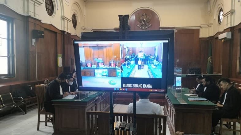 Ketua Panpel Arema FC Abdul Haris Divonis 1,5 Tahun Penjara atas Tragedi Kanjuruhan Ketua Panpel Arema FC Abdul Haris Divonis 1,5 Tahun Penjara atas Tragedi Kanjuruhan