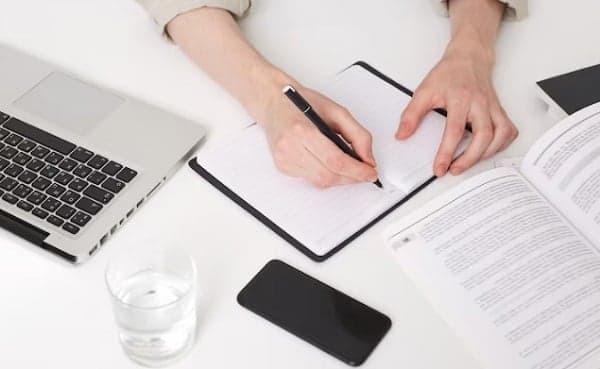 30 Contoh Kalimat Homonim yang Bisa Ditemukan di Kehidupan Sehari-hari 30 Contoh Kalimat Homonim yang Bisa Ditemukan di Kehidupan Sehari-hari