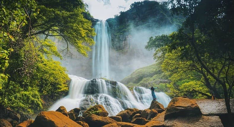 Ide Liburan ke Sukabumi, Singgah ke Curug Cikanteh yang Eksotis Mirip Tirai Raksasa Ide Liburan ke Sukabumi, Singgah ke Curug Cikanteh yang Eksotis Mirip Tirai Raksasa