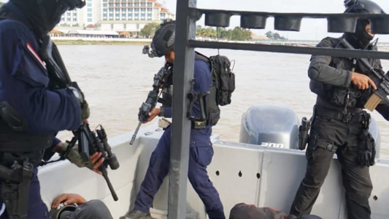 Kopassus Bersama Kopasgat dan Denjaka Lumpuhkan Teroris yang Sandera 26 Warga Malaysia Kopassus Bersama Kopasgat dan Denjaka Lumpuhkan Teroris yang Sandera 26 Warga Malaysia