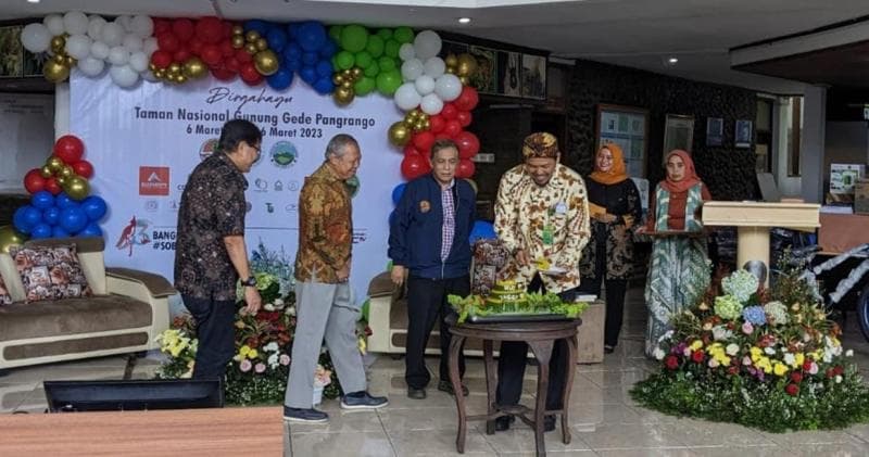 Dirgahayu Taman Nasional Gunung Gede Pangrango, Kepala Balai: Mari Nikmati Alam dengan Cinta Dirgahayu Taman Nasional Gunung Gede Pangrango, Kepala Balai: Mari Nikmati Alam dengan Cinta