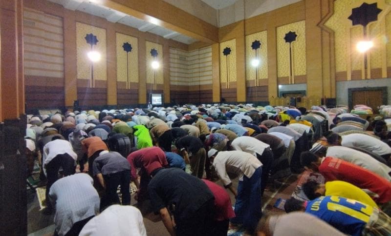Sholat Tarawih di Aula Gedung Bisnis, Warga Koja Kenang Masjid JIC yang Terbakar Sholat Tarawih di Aula Gedung Bisnis, Warga Koja Kenang Masjid JIC yang Terbakar