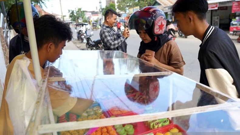 Penjual Takjil Musiman saat Ramadhan Ramai di Gorontalo