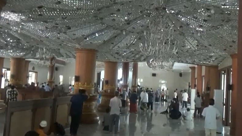 Masjid Tertua di Bojonegoro, Dibangun Era Perang Diponegoro, Atap Dihiasi Kaca Bak Berlian Masjid Tertua di Bojonegoro, Dibangun Era Perang Diponegoro, Atap Dihiasi Kaca Bak Berlian