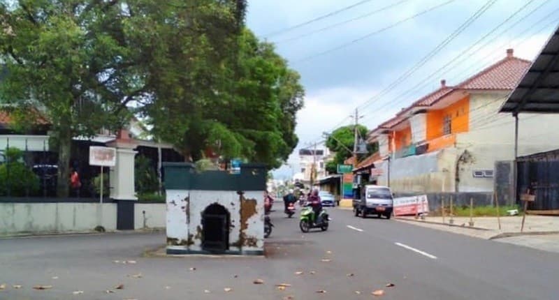 Merinding, Makam Misterius di Purwokerto Ada di Tengah Jalan, Tubuhnya Menggantung Merinding, Makam Misterius di Purwokerto Ada di Tengah Jalan, Tubuhnya Menggantung