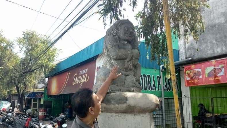 Disuruh Majikan, Pegawai Warung Ngecat Cagar Budaya Patung Retjo Pentung di Tulungagung Disuruh Majikan, Pegawai Warung Ngecat Cagar Budaya Patung Retjo Pentung di Tulungagung