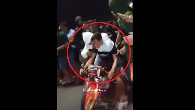 Viral Pria Misterius Todong Pistol ke Joki Balap Liar, Penonton Kocar-Kacir Viral Pria Misterius Todong Pistol ke Joki Balap Liar, Penonton Kocar-Kacir