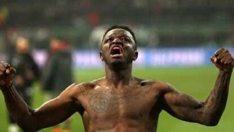 7 Pemain Bola yang Punya Tato Tulisan Arab, Ada Lafadz Allah hingga Bacaan yang Terbalik 7 Pemain Bola yang Punya Tato Tulisan Arab, Ada Lafadz Allah hingga Bacaan yang Terbalik