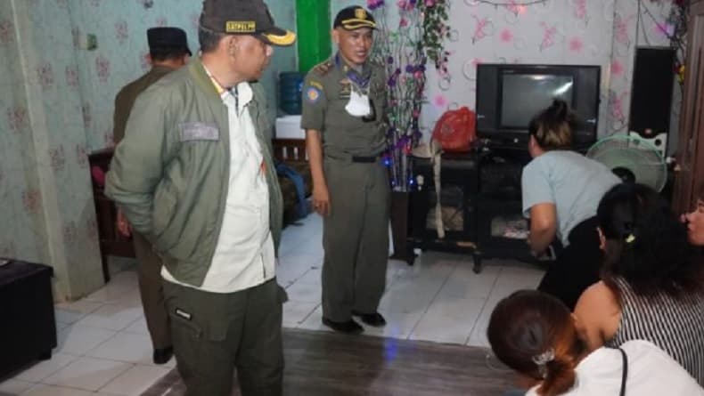 Puluhan Perempuan Malam di Panti Pijat dan Kos-kosan Kabupaten Tangerang Diamankan Puluhan Perempuan Malam di Panti Pijat dan Kos-kosan Kabupaten Tangerang Diamankan