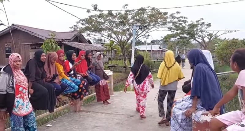 Kampung Unik di Papua, Singgah ke Desa Terpencil yang Indah, Semua Perempuan Wajib Berhijab! Kampung Unik di Papua, Singgah ke Desa Terpencil yang Indah, Semua Perempuan Wajib Berhijab!
