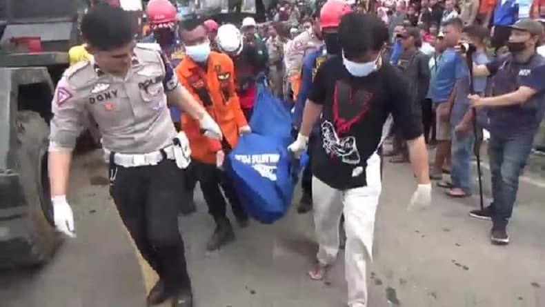 Kronologi Tabrakan Maut di Sukabumi, Korban Tewas usai Terjepit 6 Jam Kronologi Tabrakan Maut di Sukabumi, Korban Tewas usai Terjepit 6 Jam