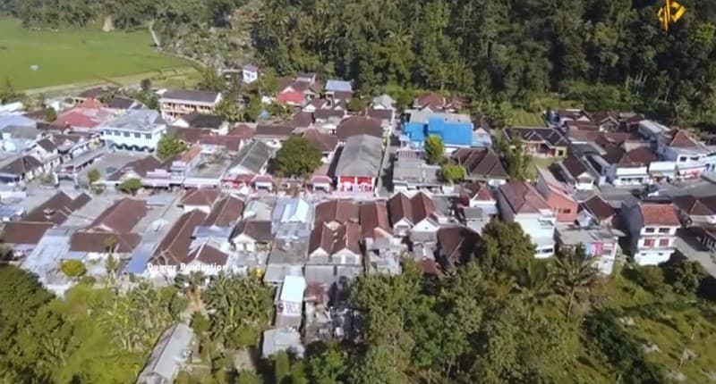 Kampung Unik di Jawa Timur Singgah ke Desa Semen yang Diapit 2 Gunung, seperti Ini Pemandangannya! Kampung Unik di Jawa Timur Singgah ke Desa Semen yang Diapit 2 Gunung, seperti Ini Pemandangannya!