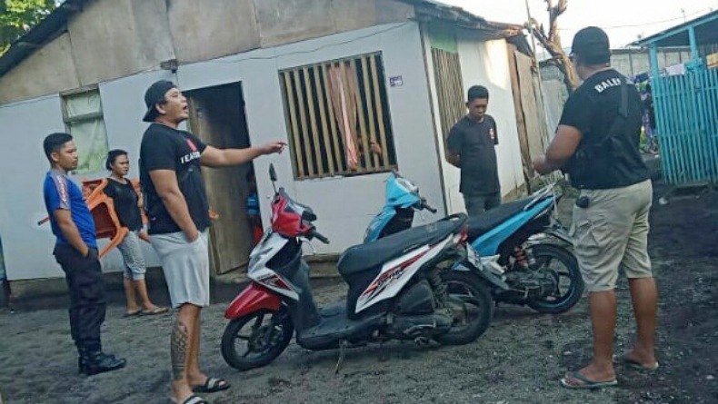 Polisi Gerebek Judi Sabung Ayam di Pasar Paser Winenet Dua Bitung, Pelaku Kabur Polisi Gerebek Judi Sabung Ayam di Pasar Paser Winenet Dua Bitung, Pelaku Kabur