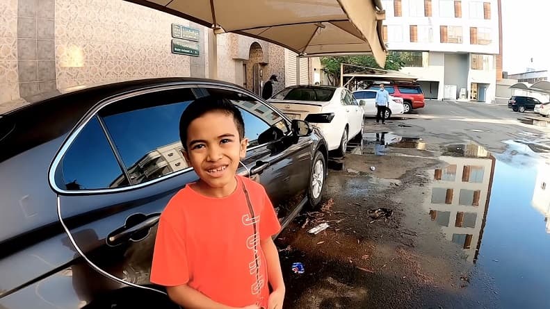 Sosok Farid, Bocah Madura Tajir Berharta Rp30,7 Miliar hingga Punya Apartemen di Arab Saudi Sosok Farid, Bocah Madura Tajir Berharta Rp30,7 Miliar hingga Punya Apartemen di Arab Saudi