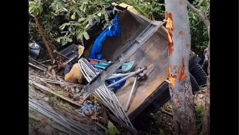 Kecelakaan Hari Ini di Aceh Besar, Truk Masuk Jurang Tewaskan 4 Orang 25 Luka-Luka Kecelakaan Hari Ini di Aceh Besar, Truk Masuk Jurang Tewaskan 4 Orang 25 Luka-Luka