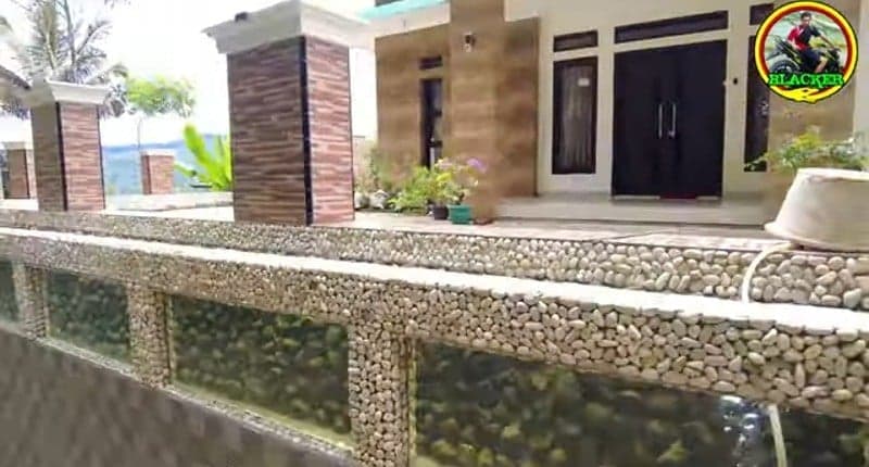 Viral, Rumah Unik dengan Pagar Aquarium, seperti Ini Suasananya! Viral, Rumah Unik dengan Pagar Aquarium, seperti Ini Suasananya!