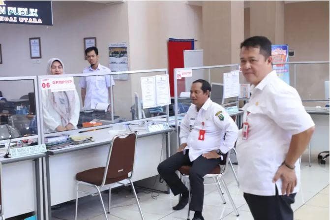 Hari Pertama Masuk Kerja, Pj Bupati HSU Sidak Sejumlah Pelayanan Dasar Hari Pertama Masuk Kerja, Pj Bupati HSU Sidak Sejumlah Pelayanan Dasar