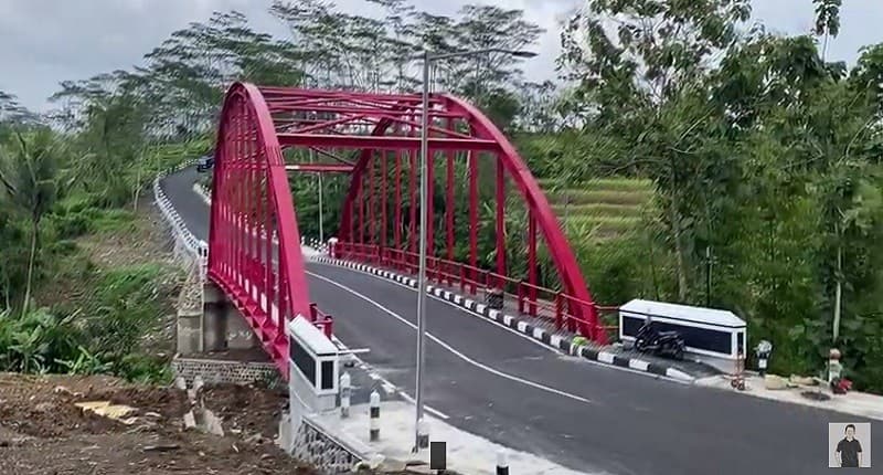 Viral, Jembatan Biru tapi Warnanya Merah di Magelang, Pernah Lewat? Viral, Jembatan Biru tapi Warnanya Merah di Magelang, Pernah Lewat?