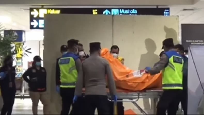 Ngeri, Mayat Perempuan Membusuk Ditemukan di Bawah Lift Bandara Kualanamu Ngeri, Mayat Perempuan Membusuk Ditemukan di Bawah Lift Bandara Kualanamu