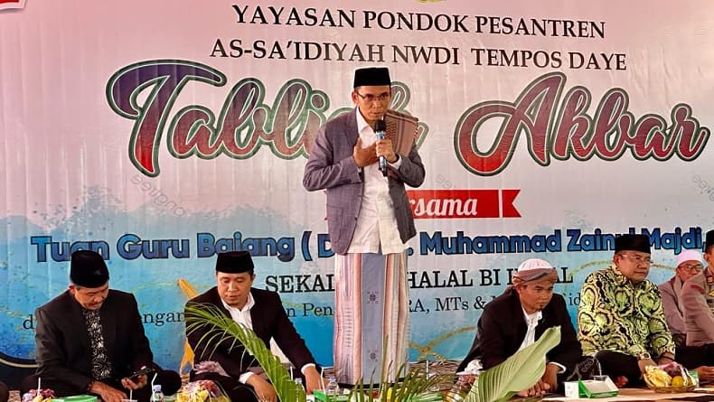 Halal Bihalal di Lobar, TGB Zainul Majdi Ingatkan Pentingnya Persatuan: Tak Ada Guna Permusuhan Halal Bihalal di Lobar, TGB Zainul Majdi Ingatkan Pentingnya Persatuan: Tak Ada Guna Permusuhan
