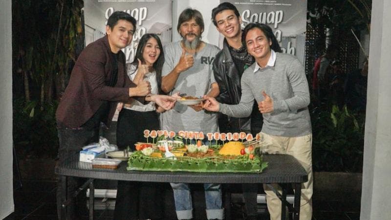 Tayang Perdana, Pemain dan Kru Sinetron Sayap Cinta Terindah Gelar Syukuran Tayang Perdana, Pemain dan Kru Sinetron Sayap Cinta Terindah Gelar Syukuran