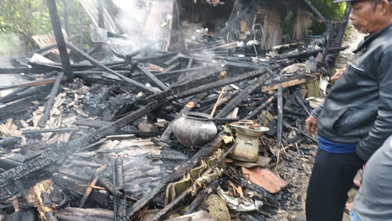 Rumah di Cipatat KBB Ludes Terbakar saat Penghuni Lelap Tidur, 1 Luka-luka