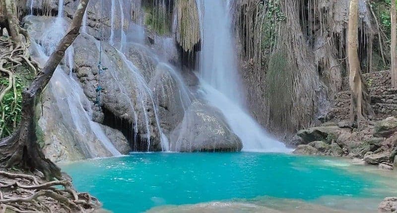 Surga Indah Tersembunyi di Sumbawa, Ada Air Terjun Eksotis dengan Kolam Sangat Jernih Surga Indah Tersembunyi di Sumbawa, Ada Air Terjun Eksotis dengan Kolam Sangat Jernih