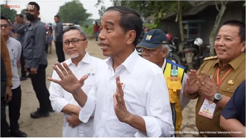 Momen Gubernur Lampung Girang Tepuk Tangan Dengar Jokowi Ambil Alih Perbaikan Jalan Rusak
