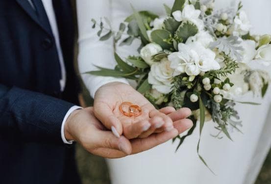 8 Arti Mimpi Menikah dengan Orang yang Tidak Dikenal, Pertanda Akan Bertemu Jodoh? 8 Arti Mimpi Menikah dengan Orang yang Tidak Dikenal, Pertanda Akan Bertemu Jodoh?