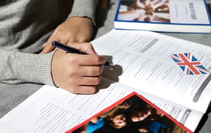 12 Contoh Kalimat Comparative Degree dalam Percakapan Sehari-hari dan Aturannya 12 Contoh Kalimat Comparative Degree dalam Percakapan Sehari-hari dan Aturannya