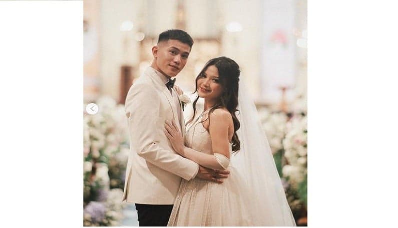 Baru 5 Bulan Menikah, Julian Jacob dan Mirriam Eka Umumkan Kelahiran Anak Pertama Baru 5 Bulan Menikah, Julian Jacob dan Mirriam Eka Umumkan Kelahiran Anak Pertama