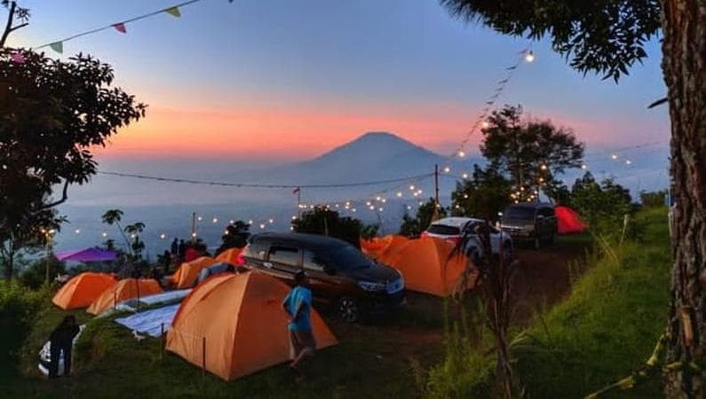 10 Tempat Camping Terbaik di Semarang, Ada Hamparan Kebun Teh hingga Pemandian Air Panas 10 Tempat Camping Terbaik di Semarang, Ada Hamparan Kebun Teh hingga Pemandian Air Panas