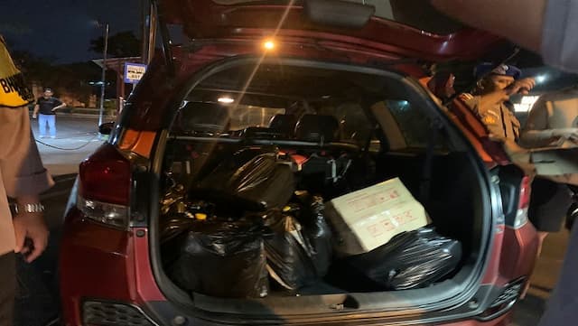 Mobil Angkut Puluhan Botol Miras Terjaring Razia di Solo