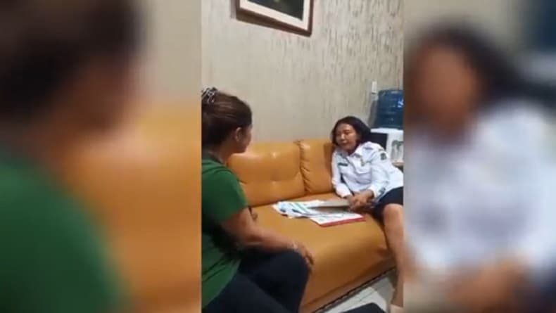 Viral Warga Ngamuk di Kelurahan Ngaku Tak Dilayani, Ternyata Berkas Kurang Lengkap Viral Warga Ngamuk di Kelurahan Ngaku Tak Dilayani, Ternyata Berkas Kurang Lengkap