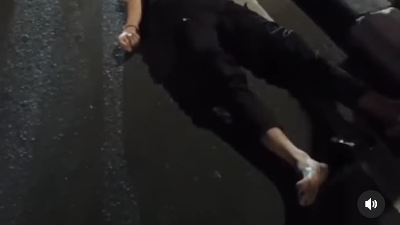 Menyeberang Jalan, Pria Diserempet Motor hingga Pingsan di Pasar Minggu Menyeberang Jalan, Pria Diserempet Motor hingga Pingsan di Pasar Minggu