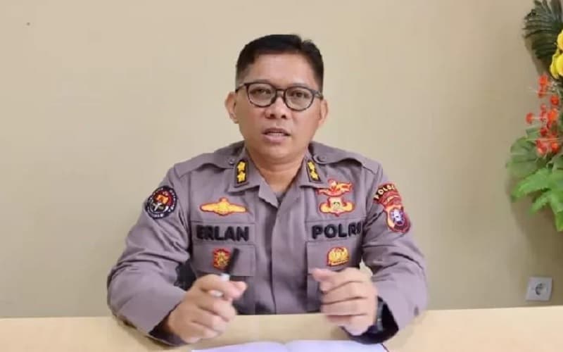 Viral 2 Cewek Joget Pakai Seragam Polri, Bripda NA Diperiksa Propam Polda Kalteng Viral 2 Cewek Joget Pakai Seragam Polri, Bripda NA Diperiksa Propam Polda Kalteng