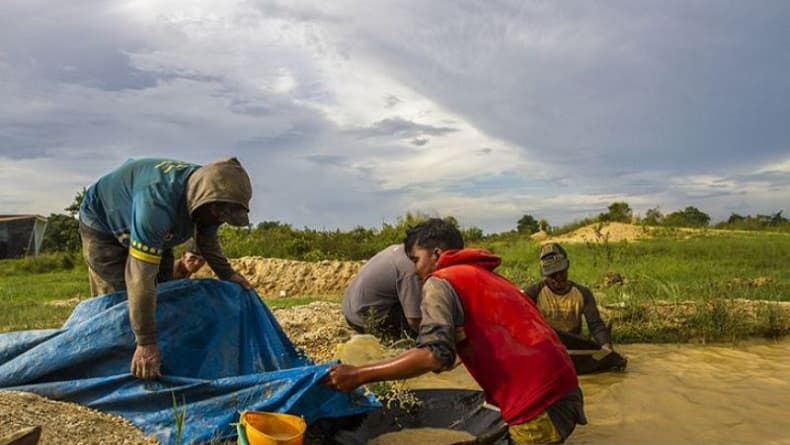 Menguak Pencarian Berlian di Pegunungan Meratus, Tempat Penemuan Intan Sebesar Telur Burung Menguak Pencarian Berlian di Pegunungan Meratus, Tempat Penemuan Intan Sebesar Telur Burung