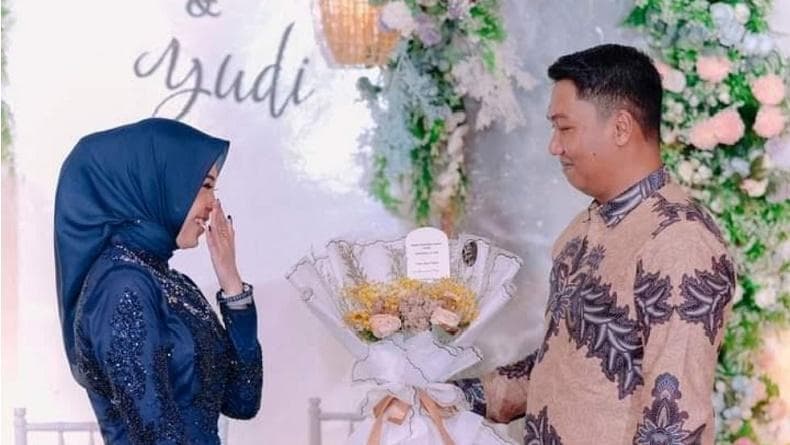 Viral Gadis di Kolaka Utara Dilamar dengan Mahar Rp1 Miliar, Rumah Mewah dan iPhone Viral Gadis di Kolaka Utara Dilamar dengan Mahar Rp1 Miliar, Rumah Mewah dan iPhone