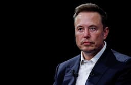 Elon Musk Posting Meme Hina Presiden Zelensky, Dibalas Ejekan