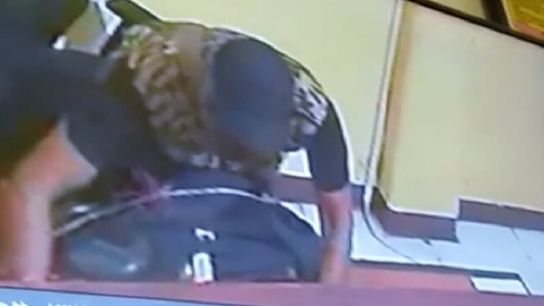 Pencuri Berompi Loreng Bobol Kantor Desa dan SDN Bojong KBB, Gasak Barang Berharga Pencuri Berompi Loreng Bobol Kantor Desa dan SDN Bojong KBB, Gasak Barang Berharga